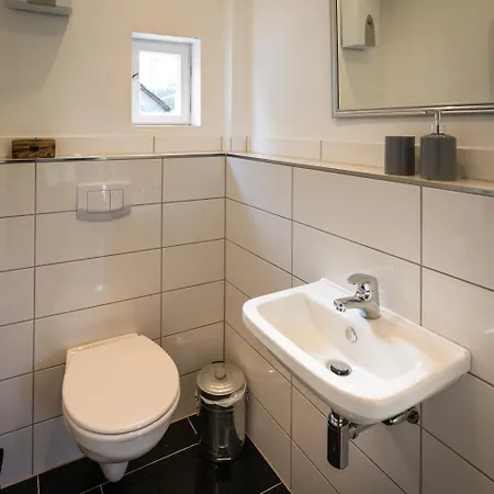 Appartement In Mit Kleinem Garten *
